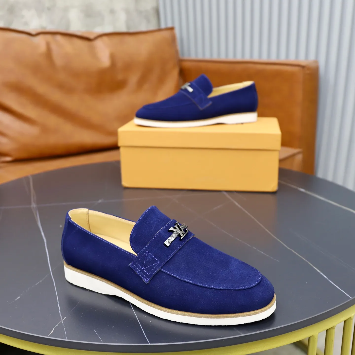 Ex-factory price: 442💰🙅‍♂️🙅‍♂️🙅‍♂️ Brand: LV Louis Vuitton Standard code: 38-44 (45 customized) Grade: Same as the official website Material: Original cow suede material stitching Comfortable and breathable cowhide lining Lightweight wear-resistant foam outsole Style category: Men's fashionable casual shoes Running sports shoes Distinguished luxury brand elements Top luxury color: actual picture color